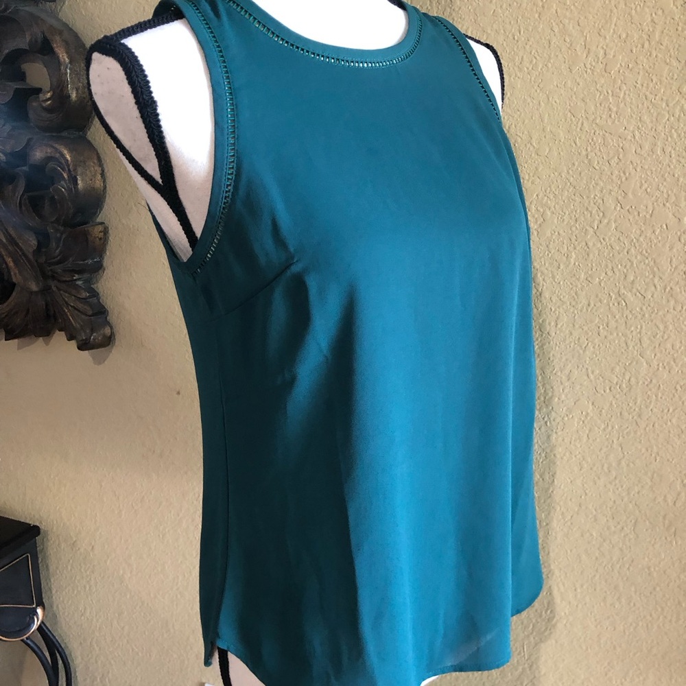 J Crew women’s‎ sleeveless top size 2